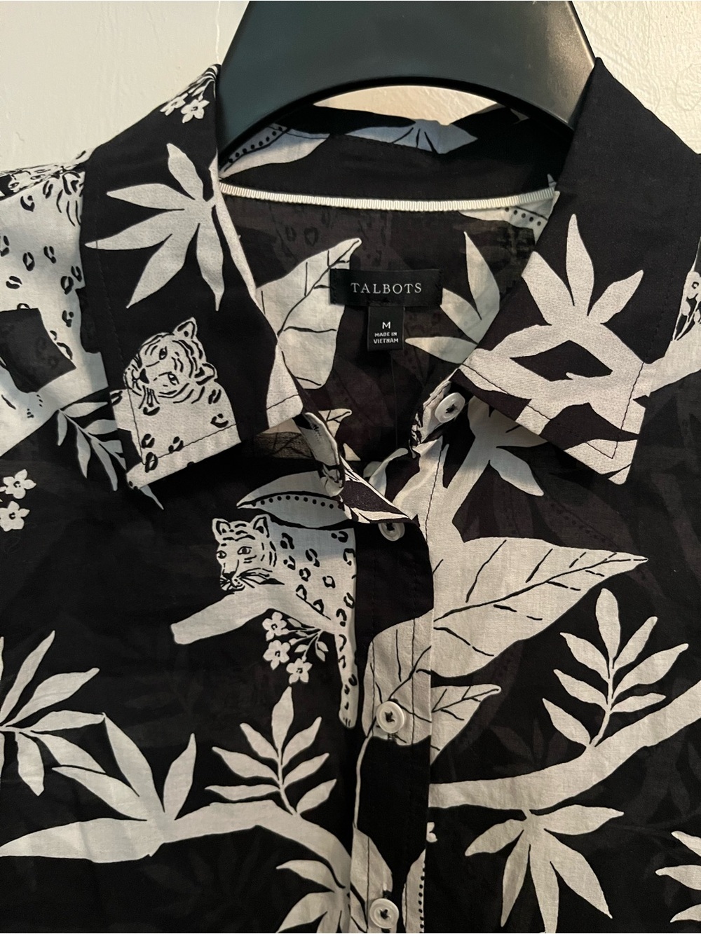 NWT TALBOTS Cotton Button Front Shirt in Tropical Panther Print Sz M Black White - Picture 5 of 10